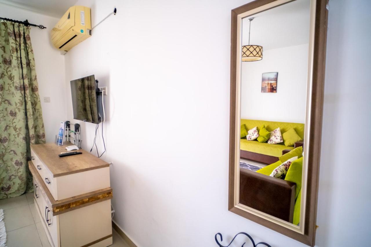 Spacious Three-Bedroom Apartment With Sea View A3 Kyrenia  Exterior foto